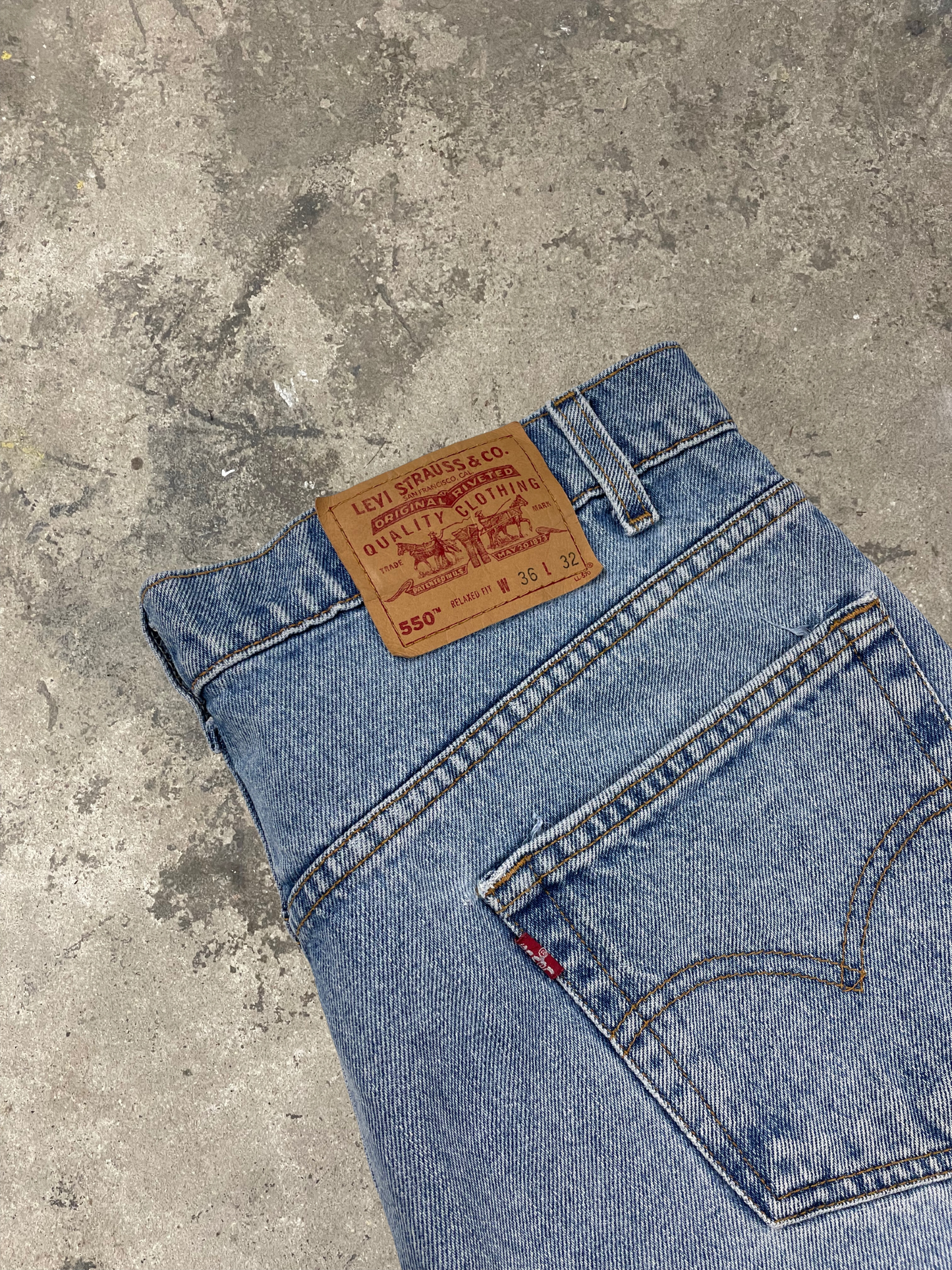 Levis 550 Jeans